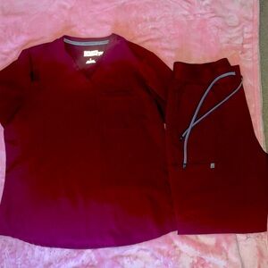 Women’s Fabletics scrub set